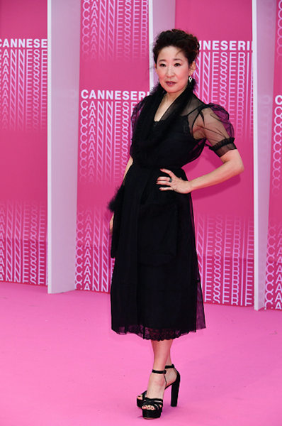 SANDRA OH WEARING THE 'SOFIA' PLATFORM TO THE 1ST CANNES INTERNATIONAL SERIES FESTIVAL.