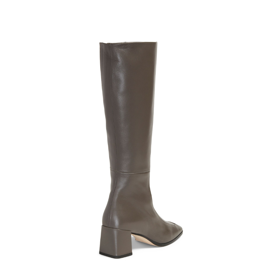 Neil J Rodgers Laura 90s knee boot with a rounded square toe, fitted leg that hits just below the knee, and comfortable block heel made from grey Italian calf leather.